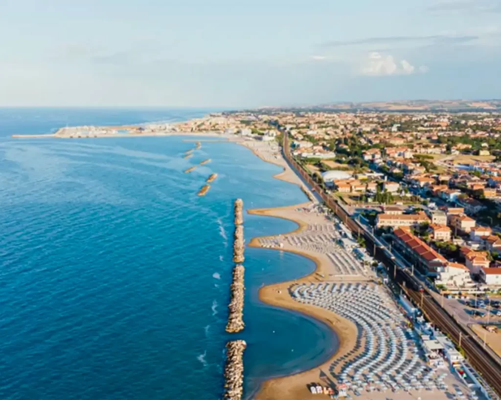 fano spiaggia discover marche insta