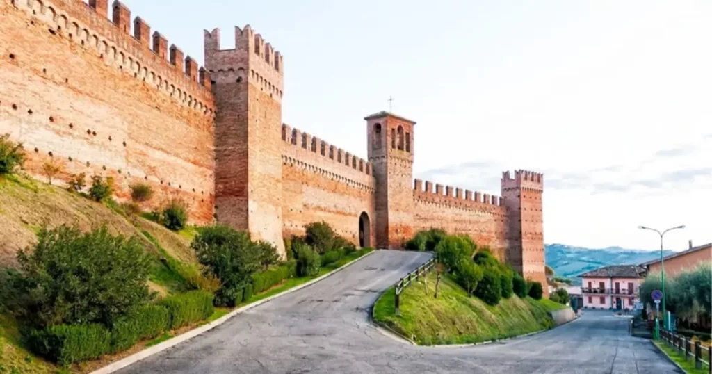 gradara castello esterno disvcover marche